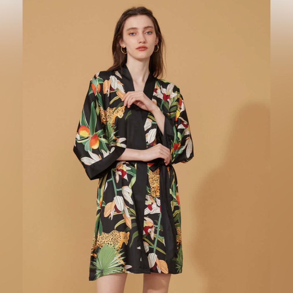 Ulivary Short Kimono Robe Black Leopard